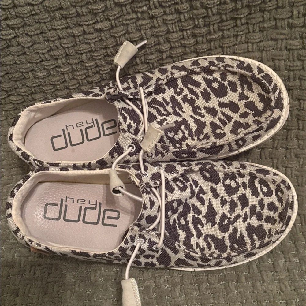 HEY DUDE Cheetah Wendy Luxe Leo SIZE 7